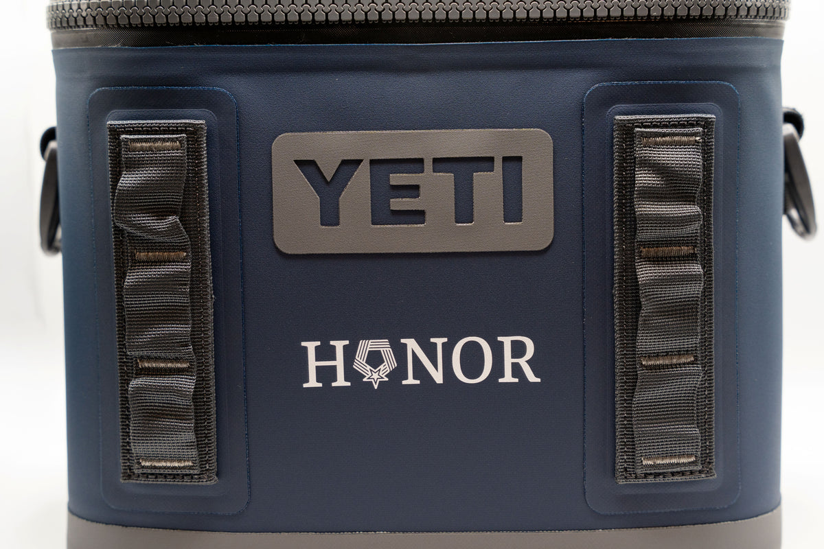 YETI Hopper Flip 8 Soft Cooler – Navy